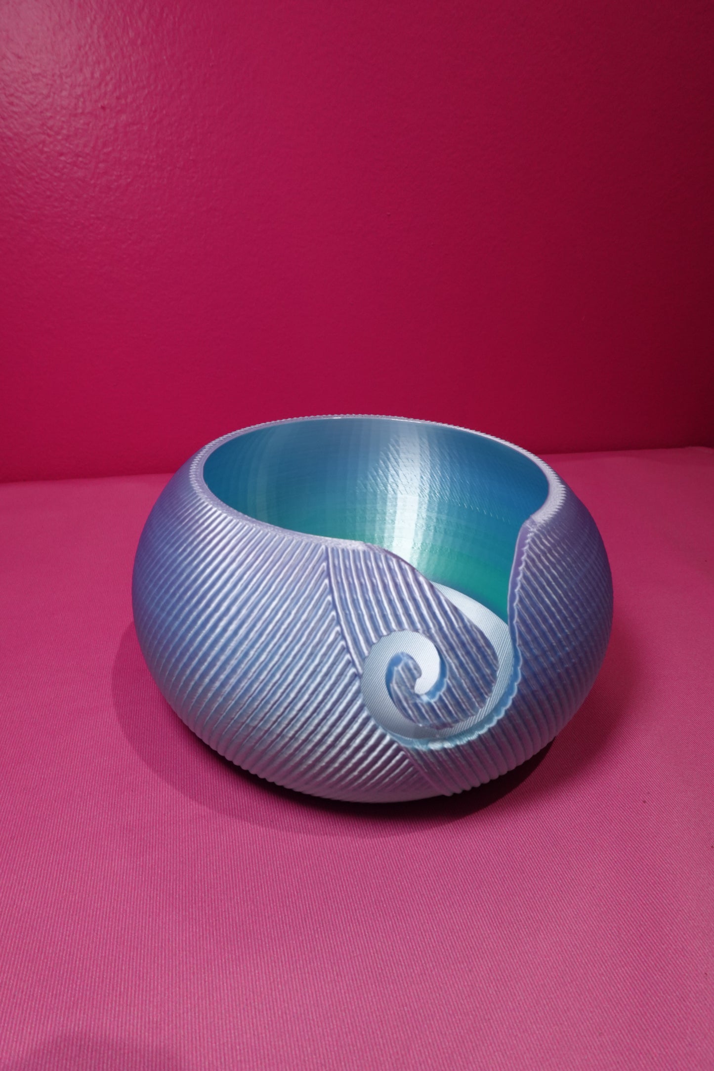 3D-Printed Shiny Yarn Bowl – Lightweight & Durable Gradient Yarn Holder