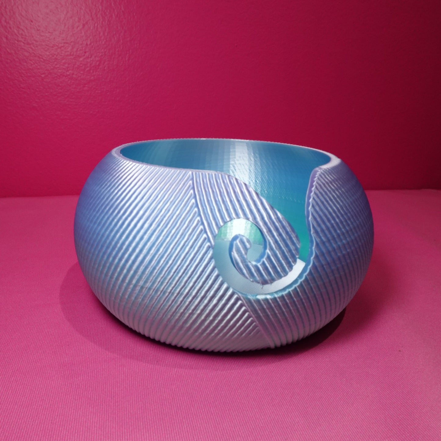 3D-Printed Shiny Yarn Bowl – Lightweight & Durable Gradient Yarn Holder