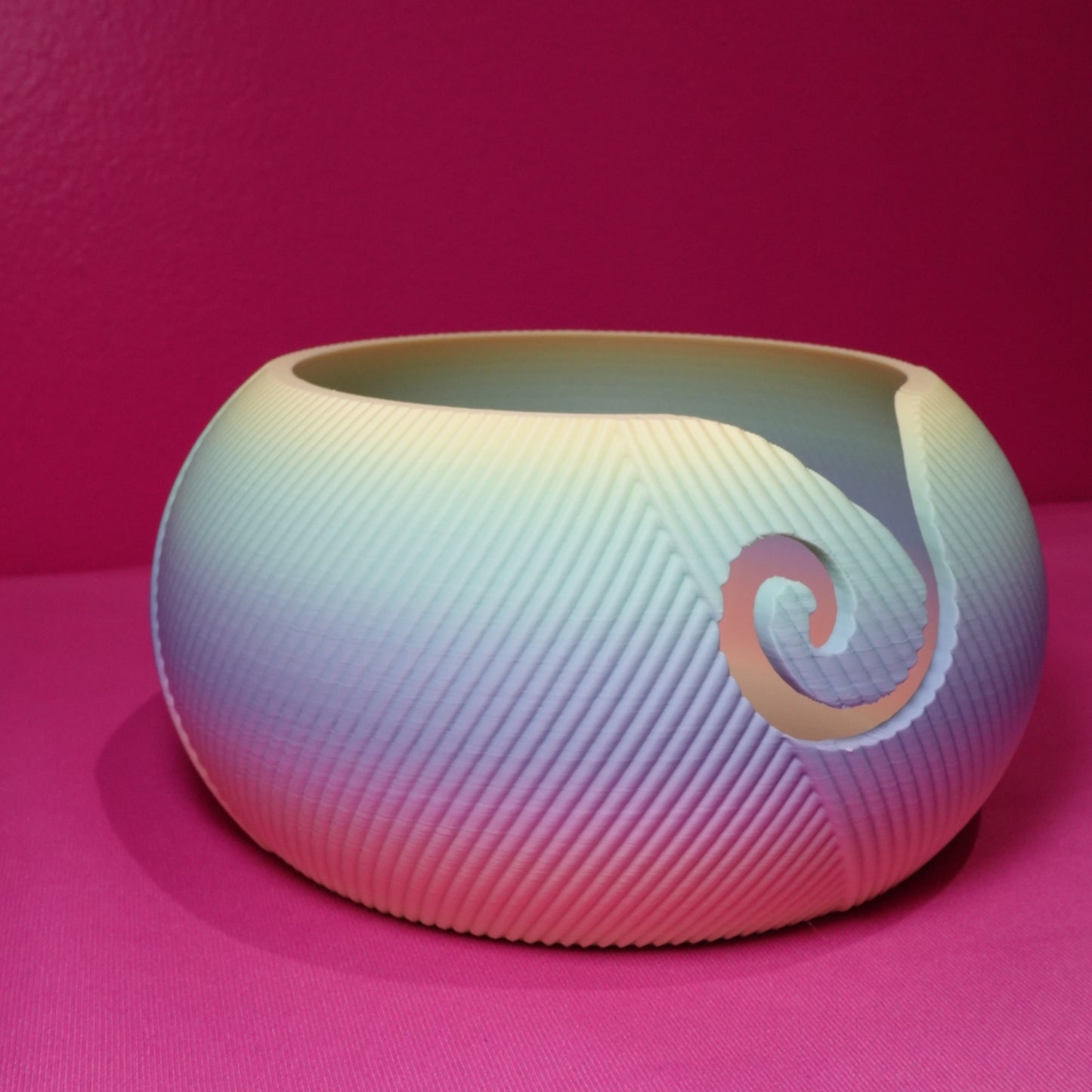 3D-Printed Ombre Yarn Bowl – Lightweight & Durable Gradient Yarn Holder