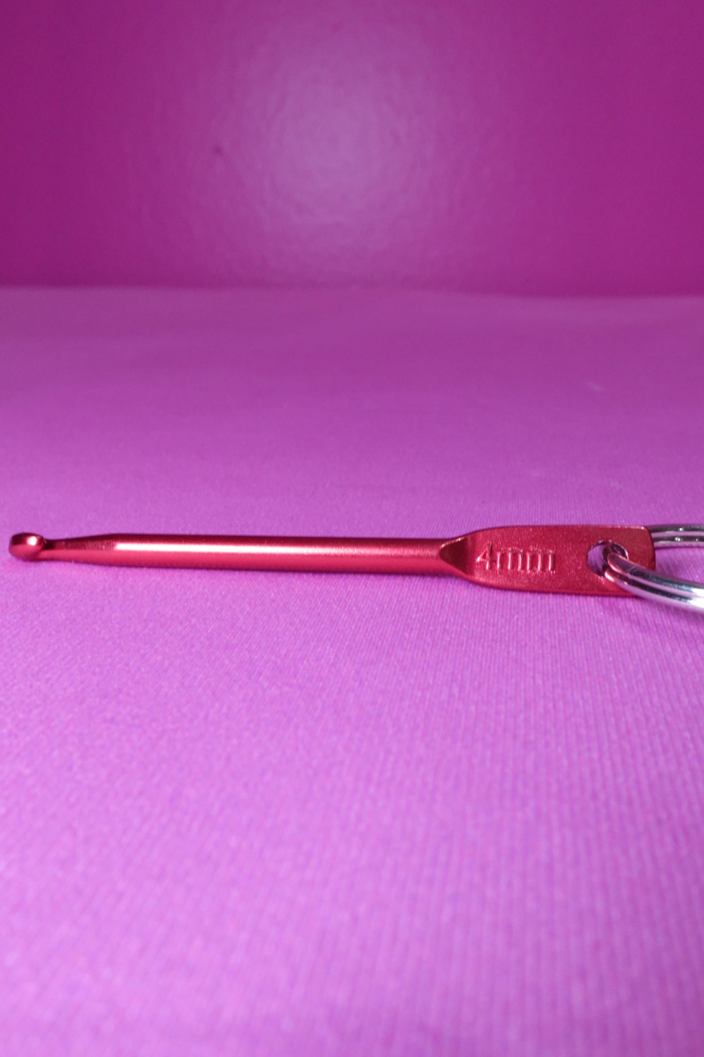 Portable Crochet Hook Keychain Set – 3mm, 4mm, and 5mm Aluminum Hooks for On-the-Go Crafting